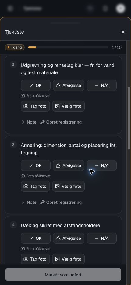 KS-tjekliste på telefonen med kontrolpunkter, fotos og mulighed for at markere afvigelser